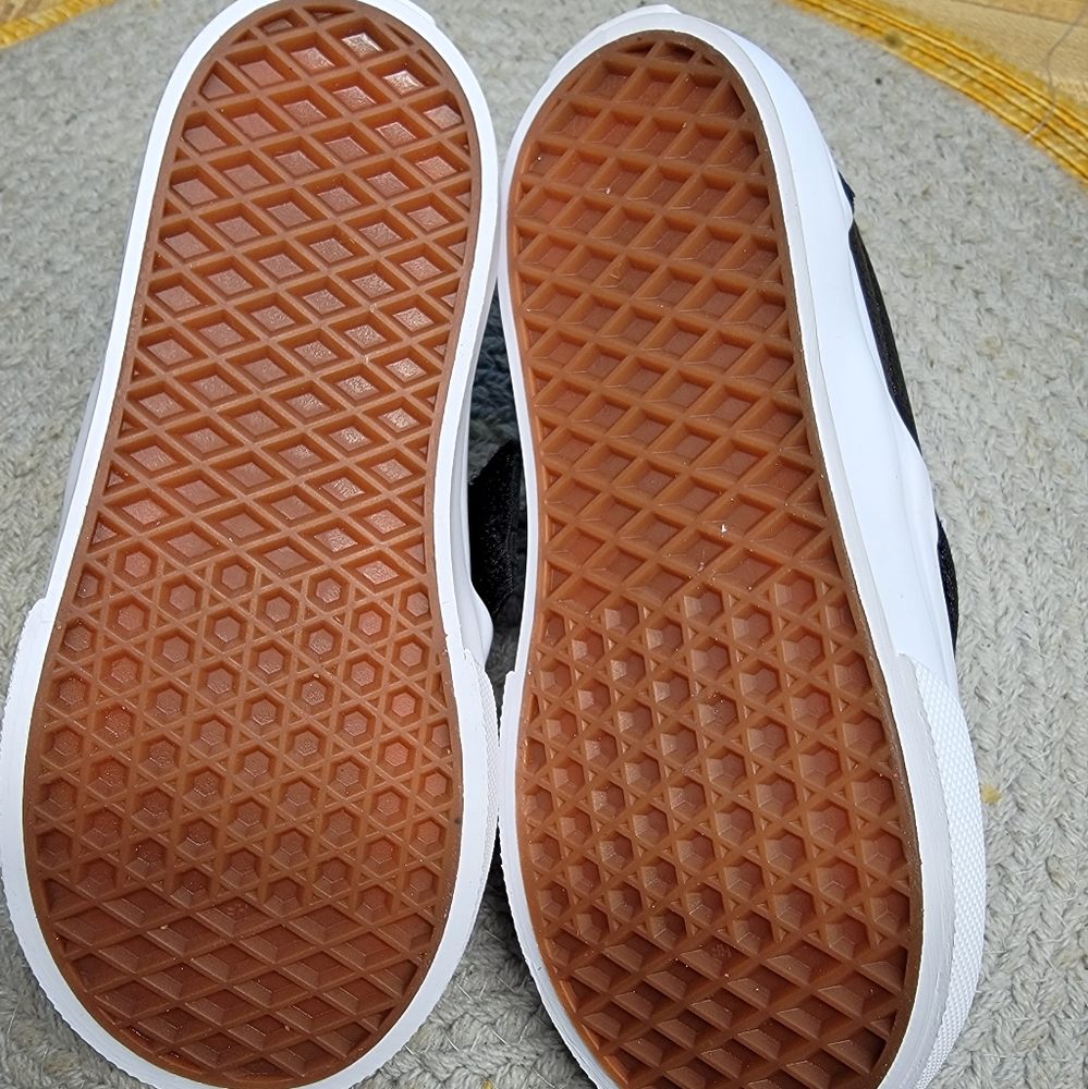 VANS - Picture 3 of 4
